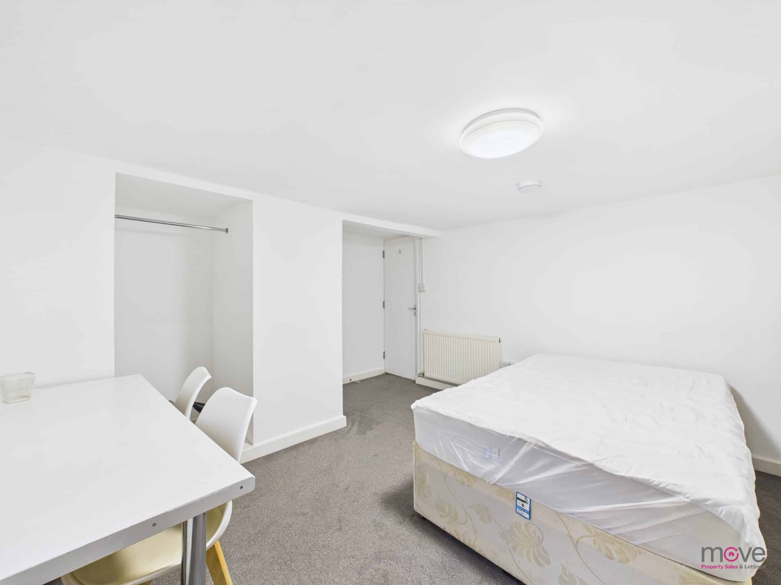 Room Marle Hill Parade in Cheltenham