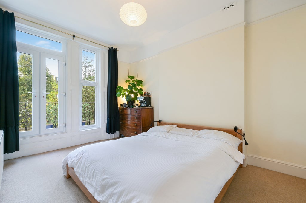 Flat Elsham Road in Greater London