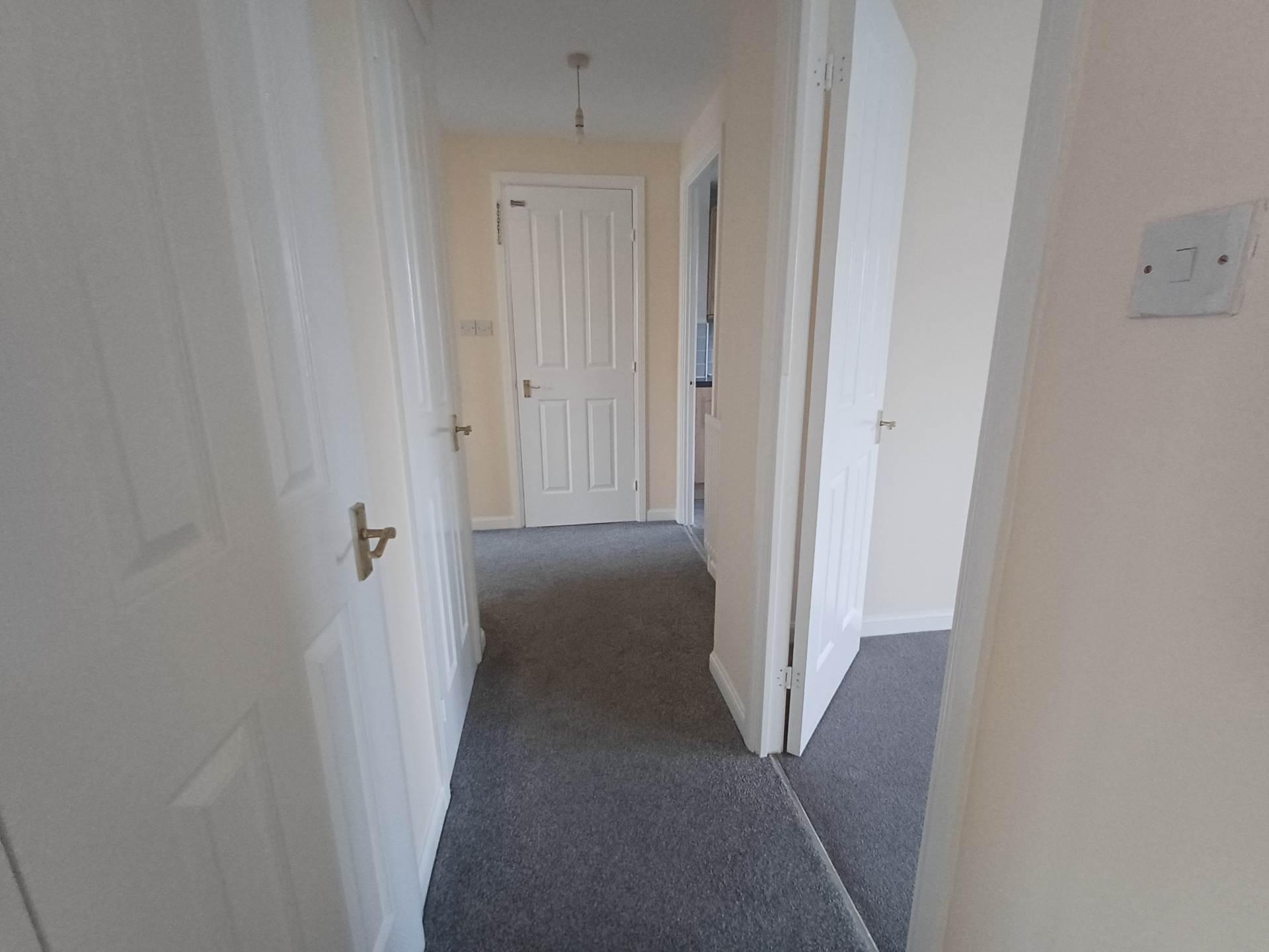 Flat Greenhaven Drive in Greater London