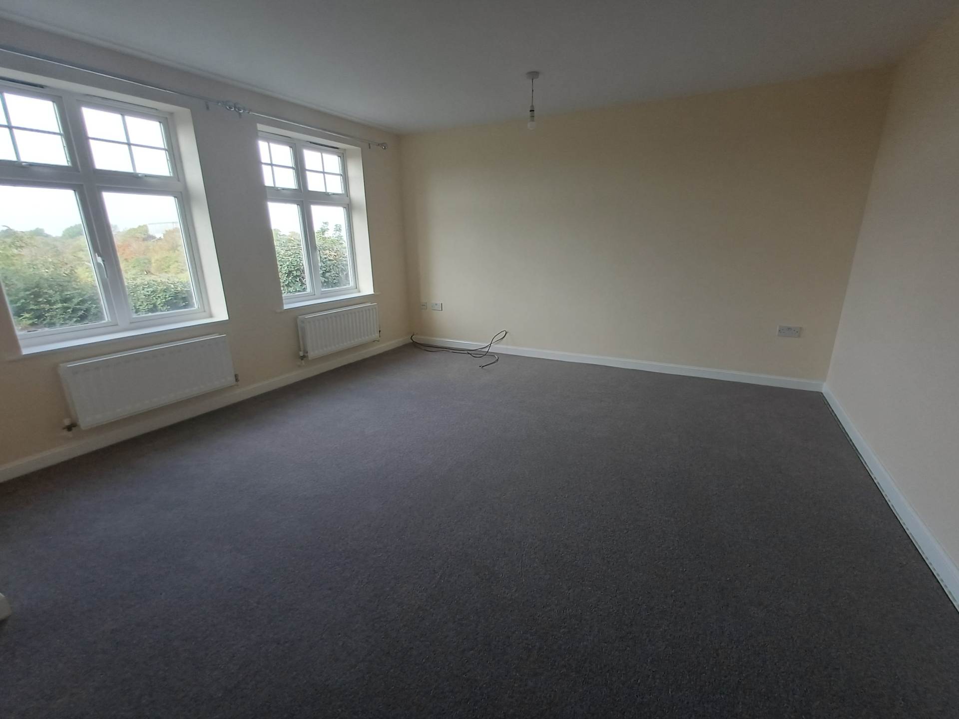 Flat Greenhaven Drive in Greater London