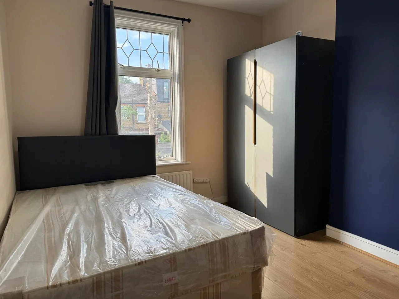 Room Moyers Road in Greater London