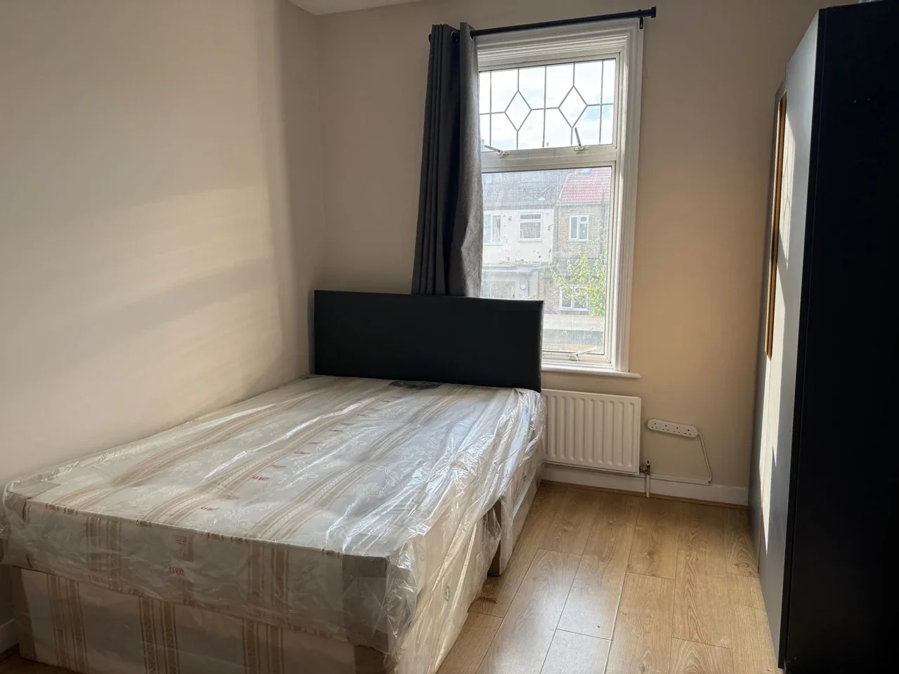 Room Moyers Road in Greater London