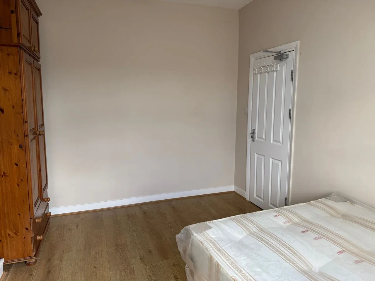 Room Moyers Road in Greater London