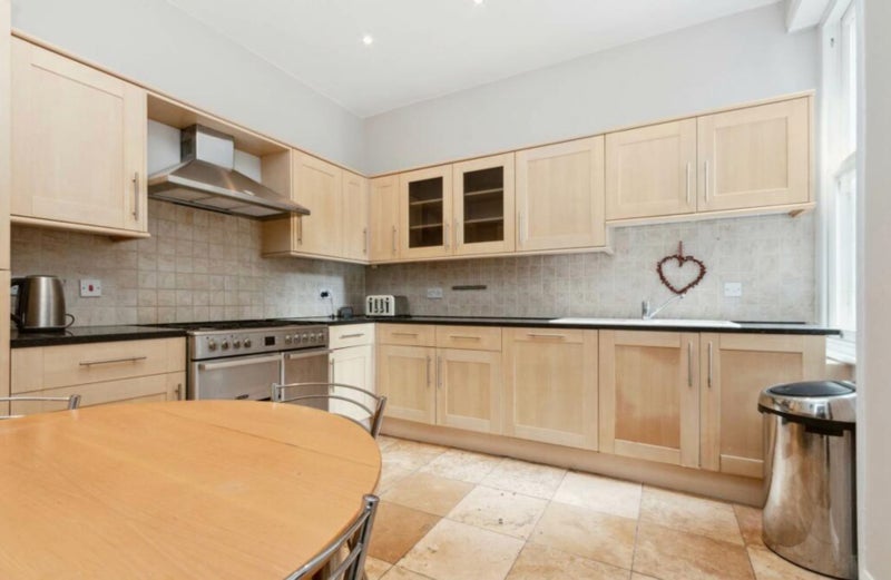 Room Kingscourt Road in Greater London