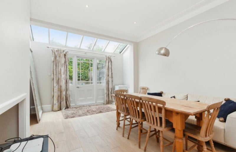 Room Kingscourt Road in Greater London