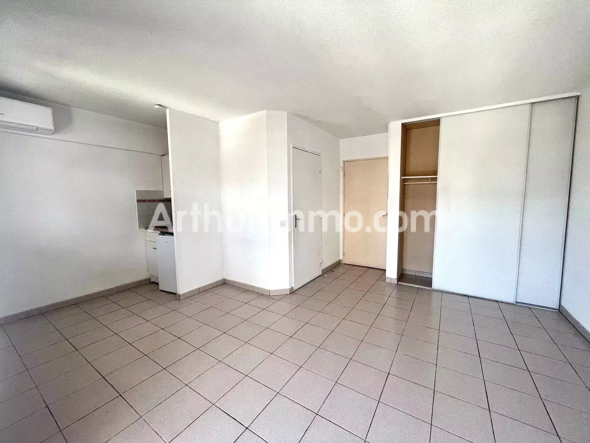 Room Route de Béziers in Saint-Geniès-de-Fontedit