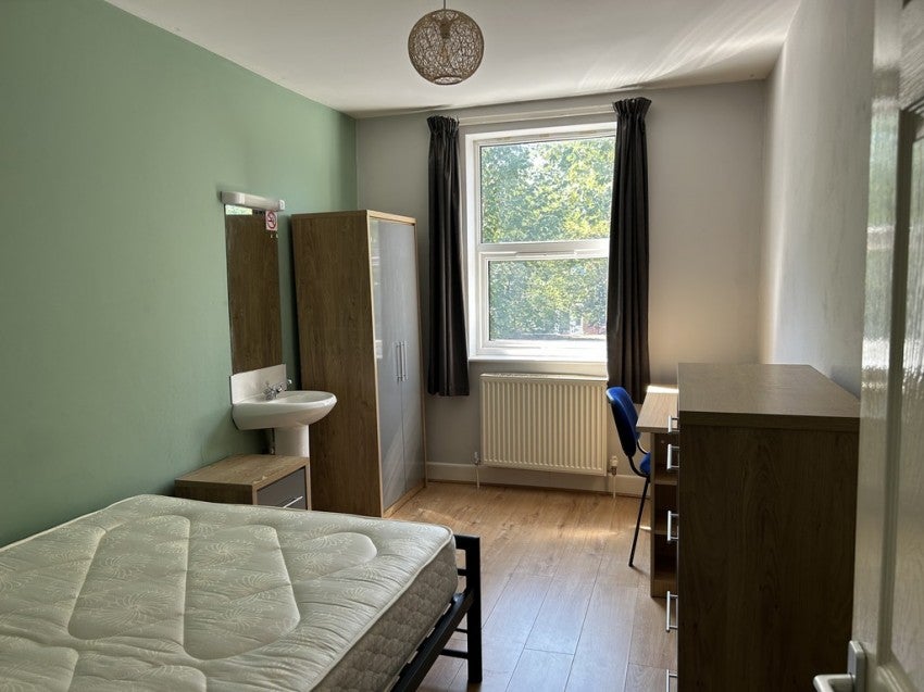 Room Wilton Avenue in Southampton