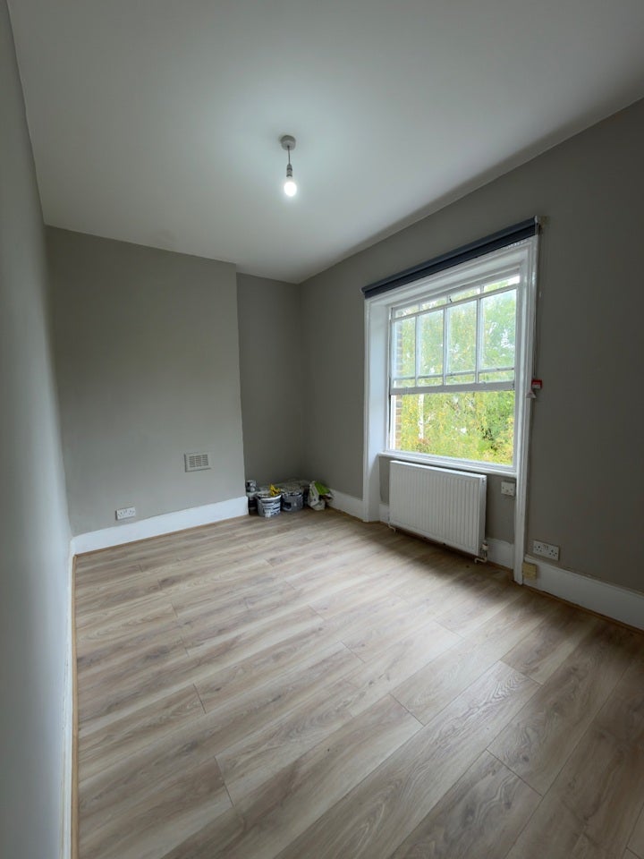 Flat Victorian Grove in Greater London