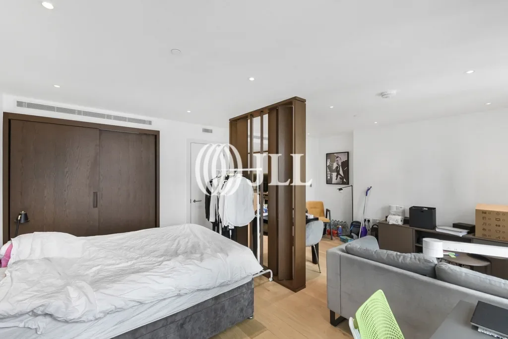 Flat Aste Street in Greater London