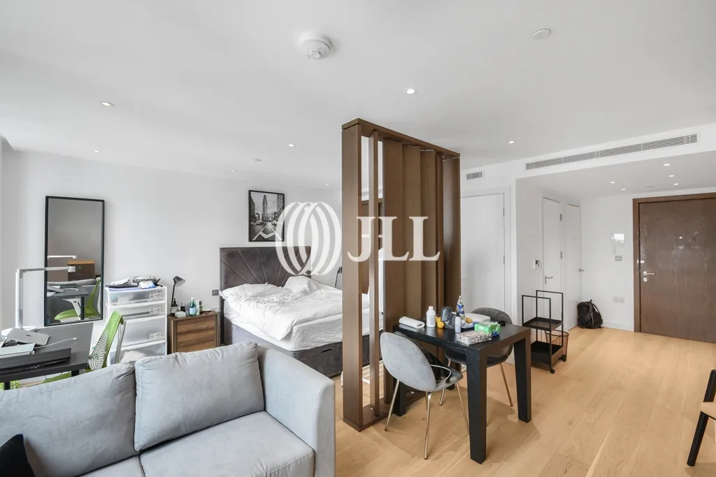 Flat Aste Street in Greater London