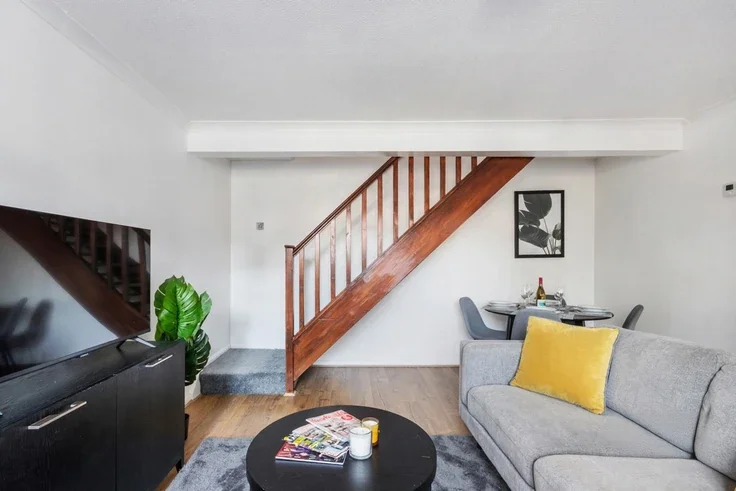 House Clayhanger in Guildford