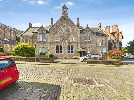 Flat Dean Path in City of Edinburgh