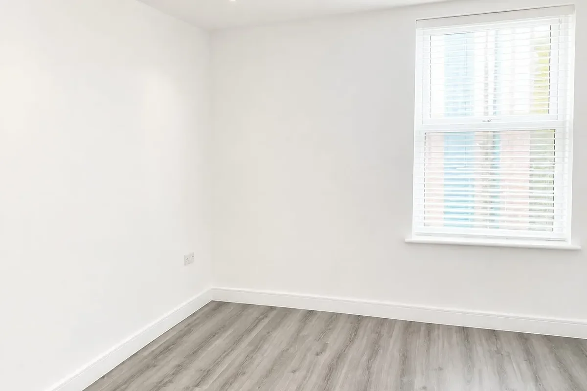 Flat Ordnance Road in Southampton
