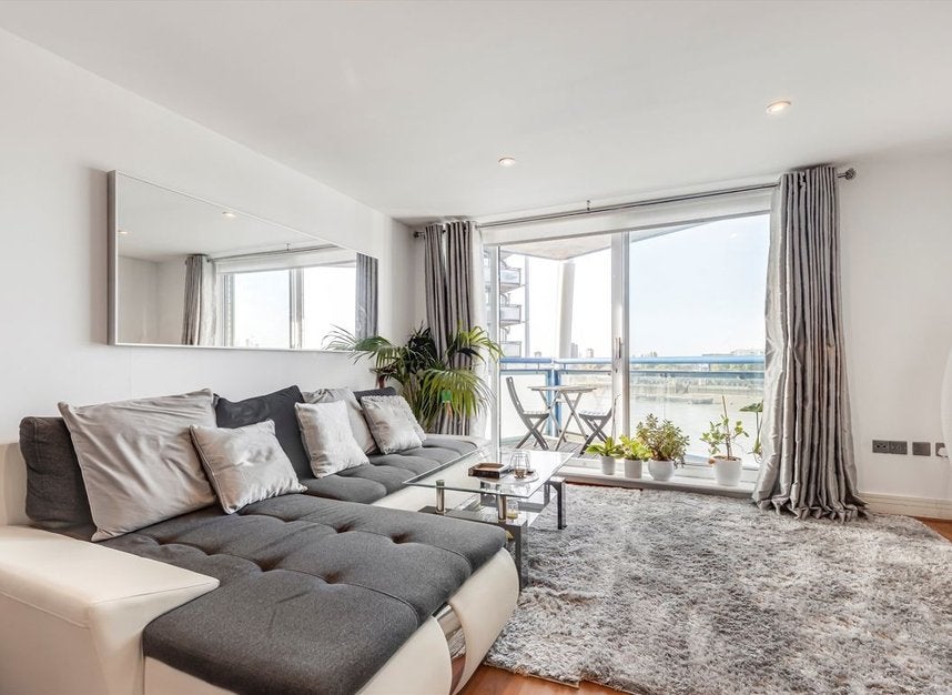 Flat Newton Place in Greater London