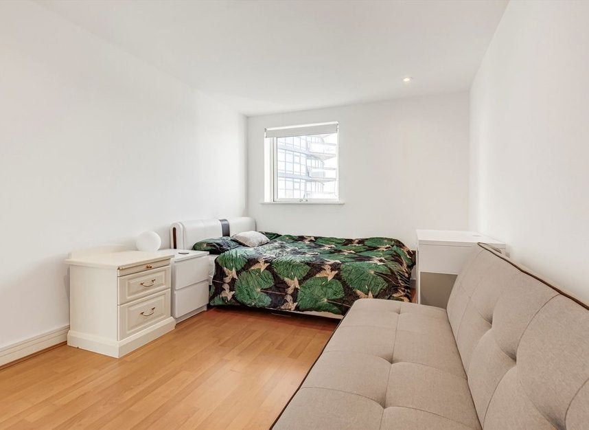 Flat Newton Place in Greater London