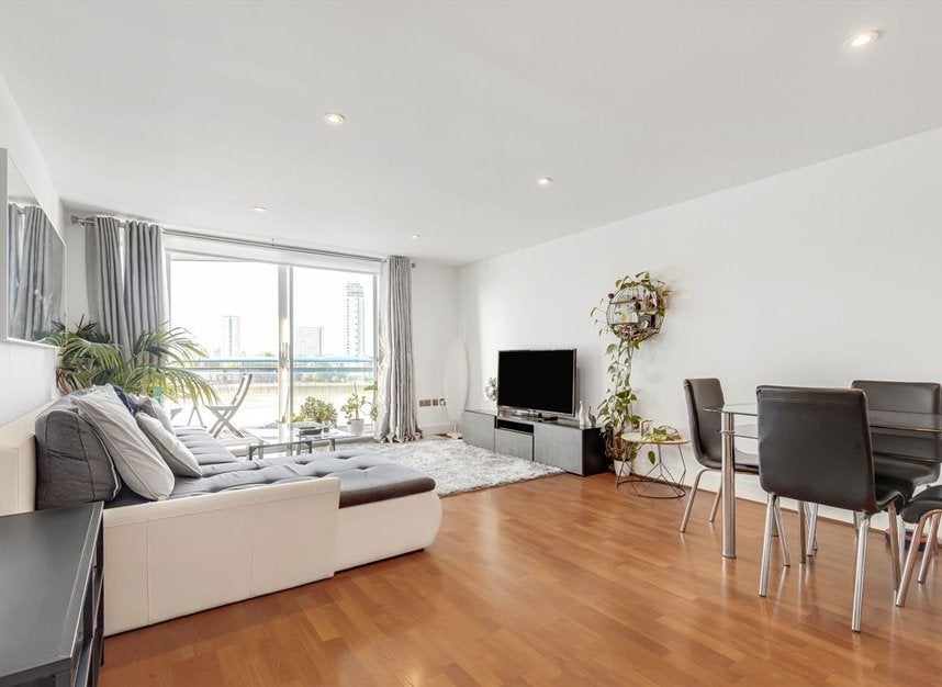 Flat Newton Place in Greater London