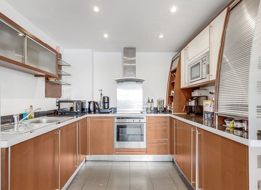 Flat Newton Place in Greater London
