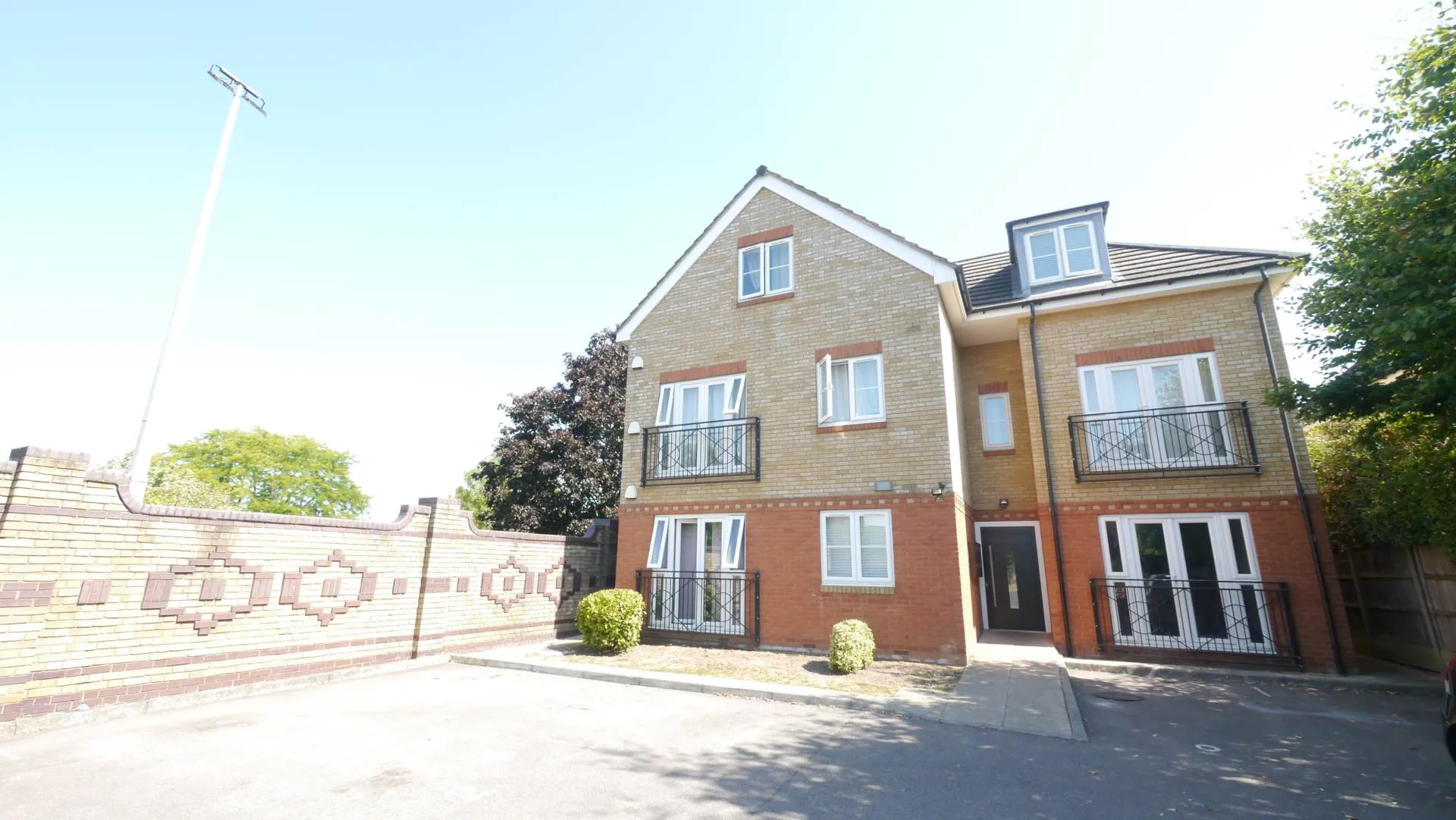Flat St Albans Road West in Welwyn Hatfield