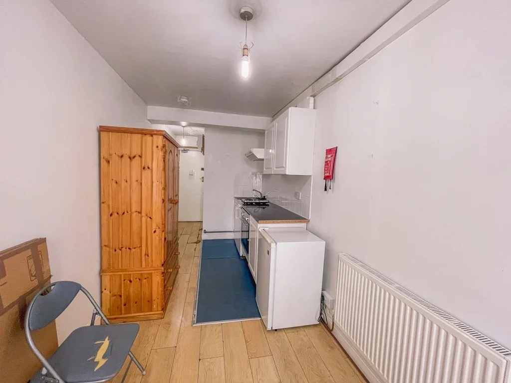 Flat Kember Street in Greater London
