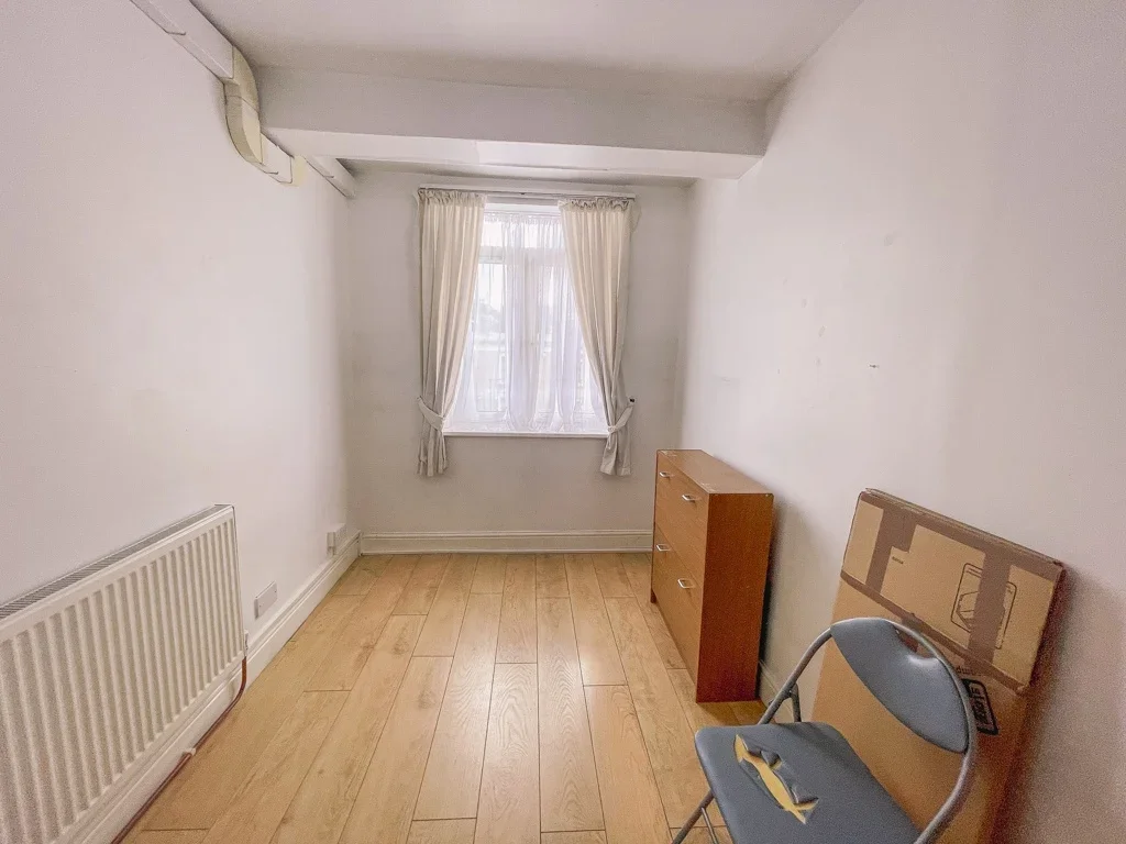 Flat Kember Street in Greater London