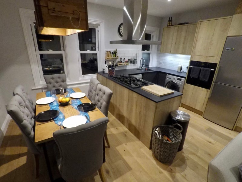 Room Connaught Road in Greater London