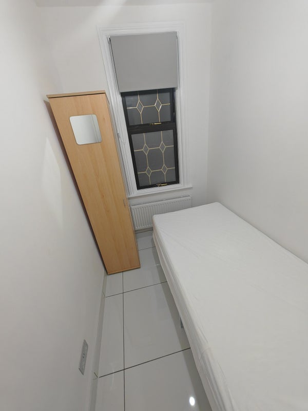 Room Essex Road in Greater London