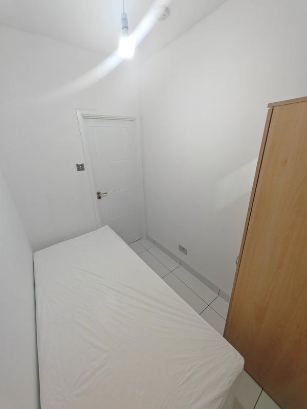 Room Essex Road in Greater London