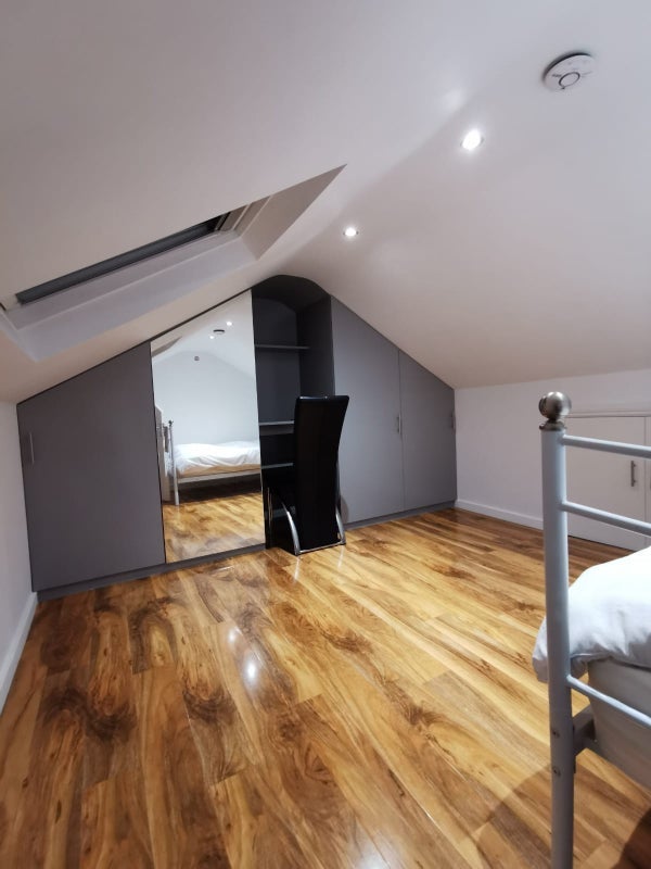 Room Essex Road in Greater London