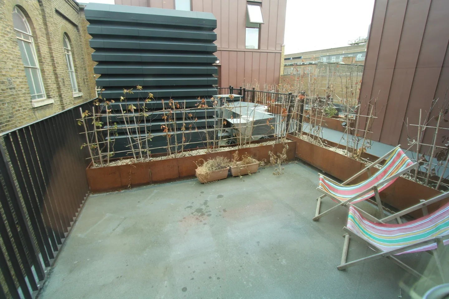 Flat Rye Lane in Greater London