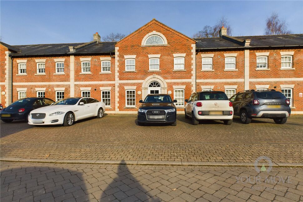 Flat Thornton Hall Close in Northampton