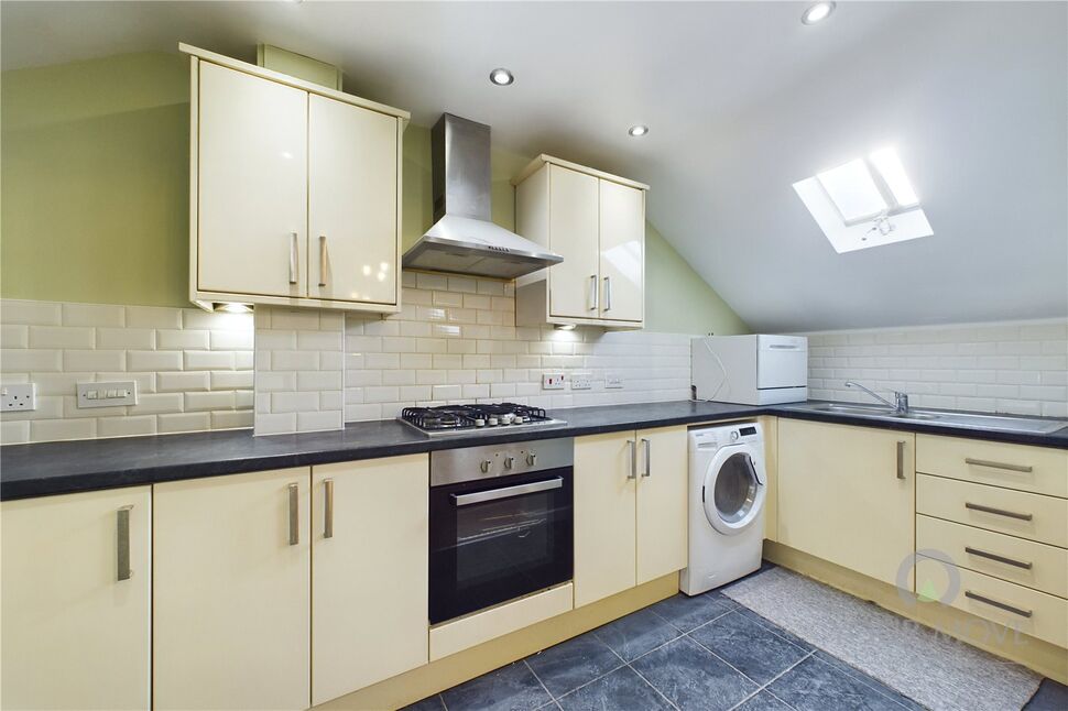 Flat Thornton Hall Close in Northampton
