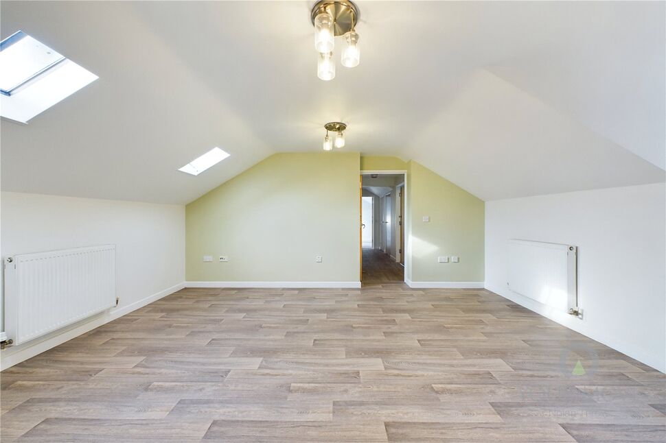 Flat Thornton Hall Close in Northampton