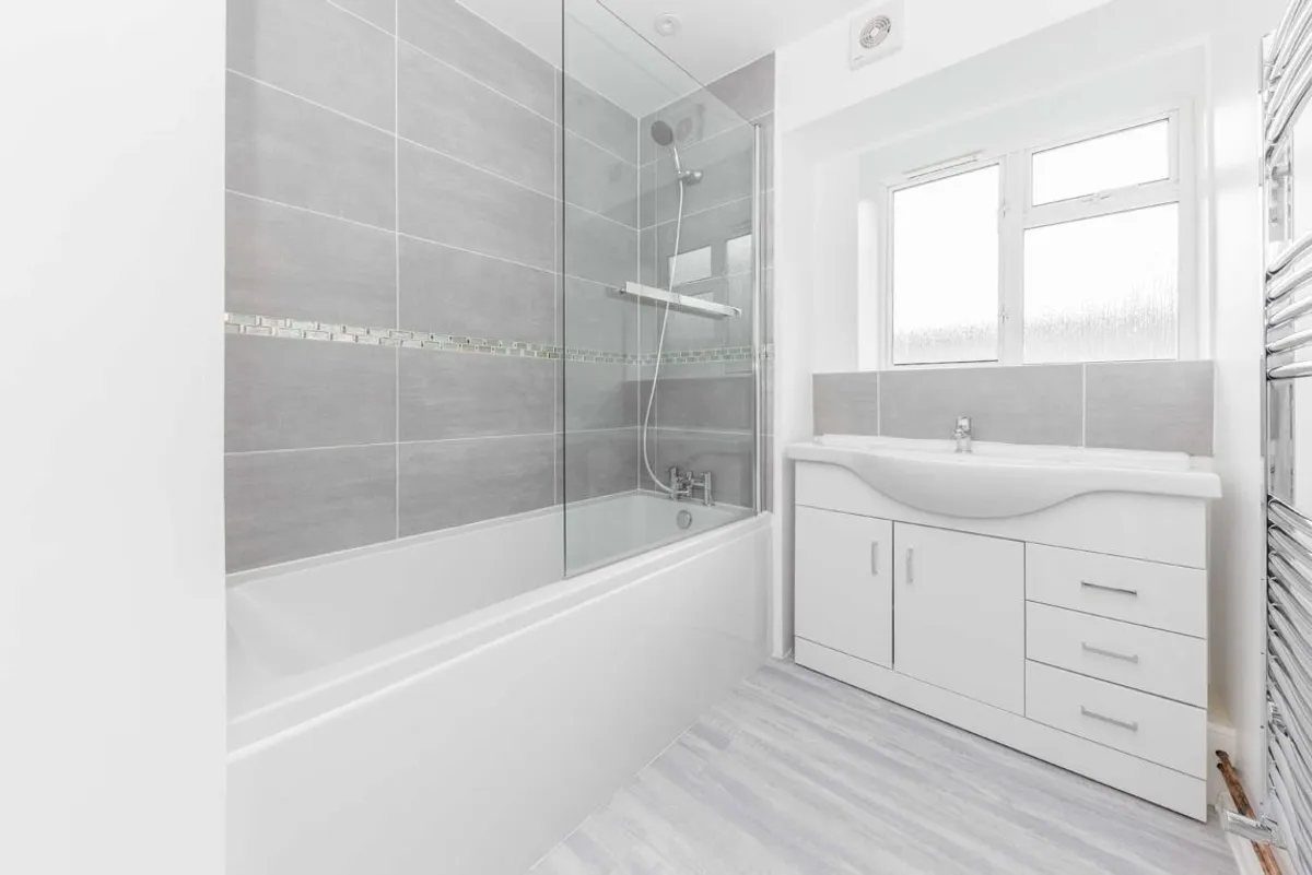Flat Moffat Court in Greater London