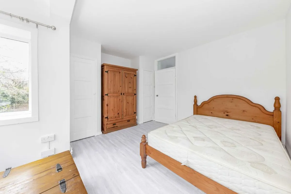 Flat Moffat Court in Greater London
