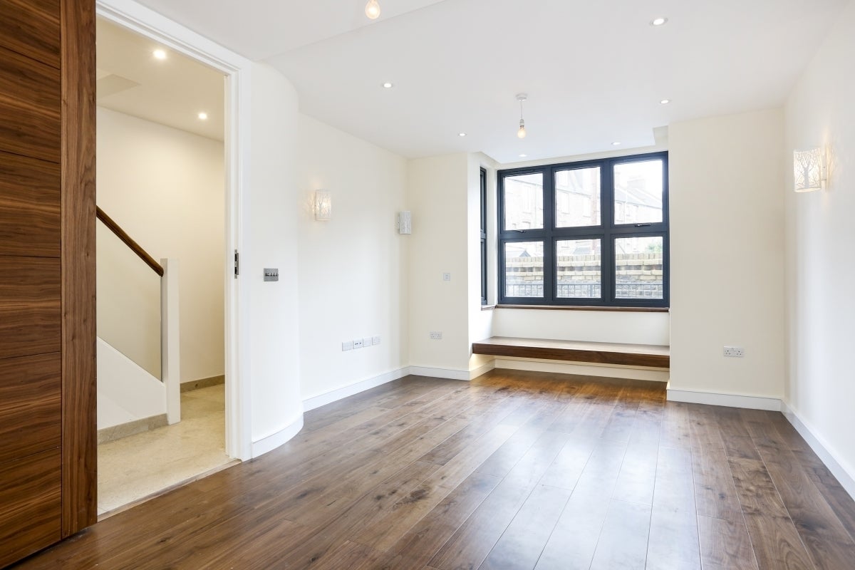 House Freshford Street in Greater London
