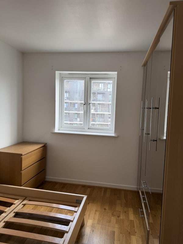 Flat Chalvey Road East in Slough