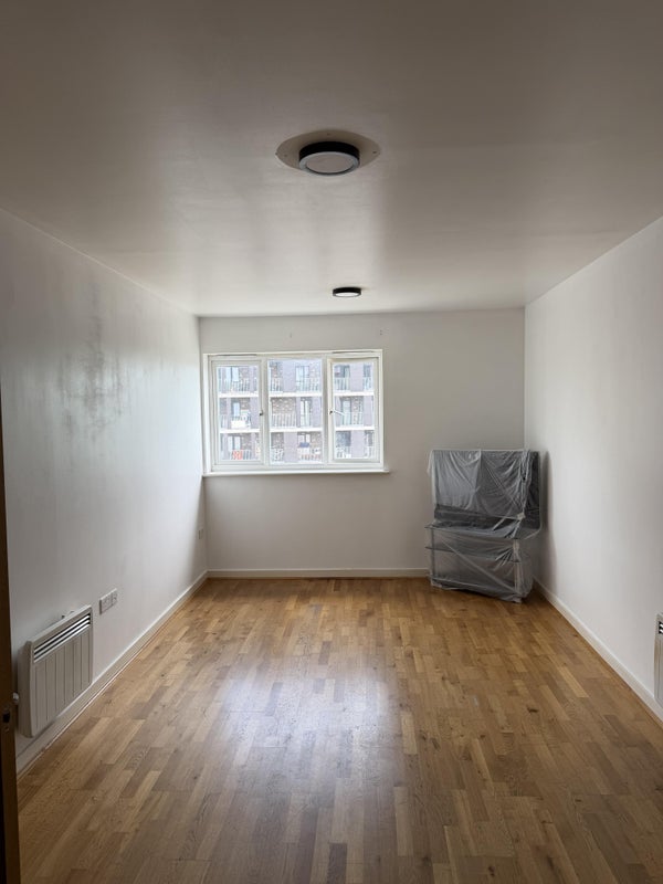 Flat Chalvey Road East in Slough