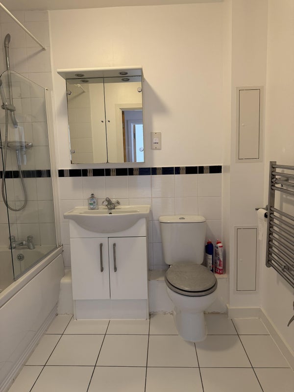 Flat Chalvey Road East in Slough