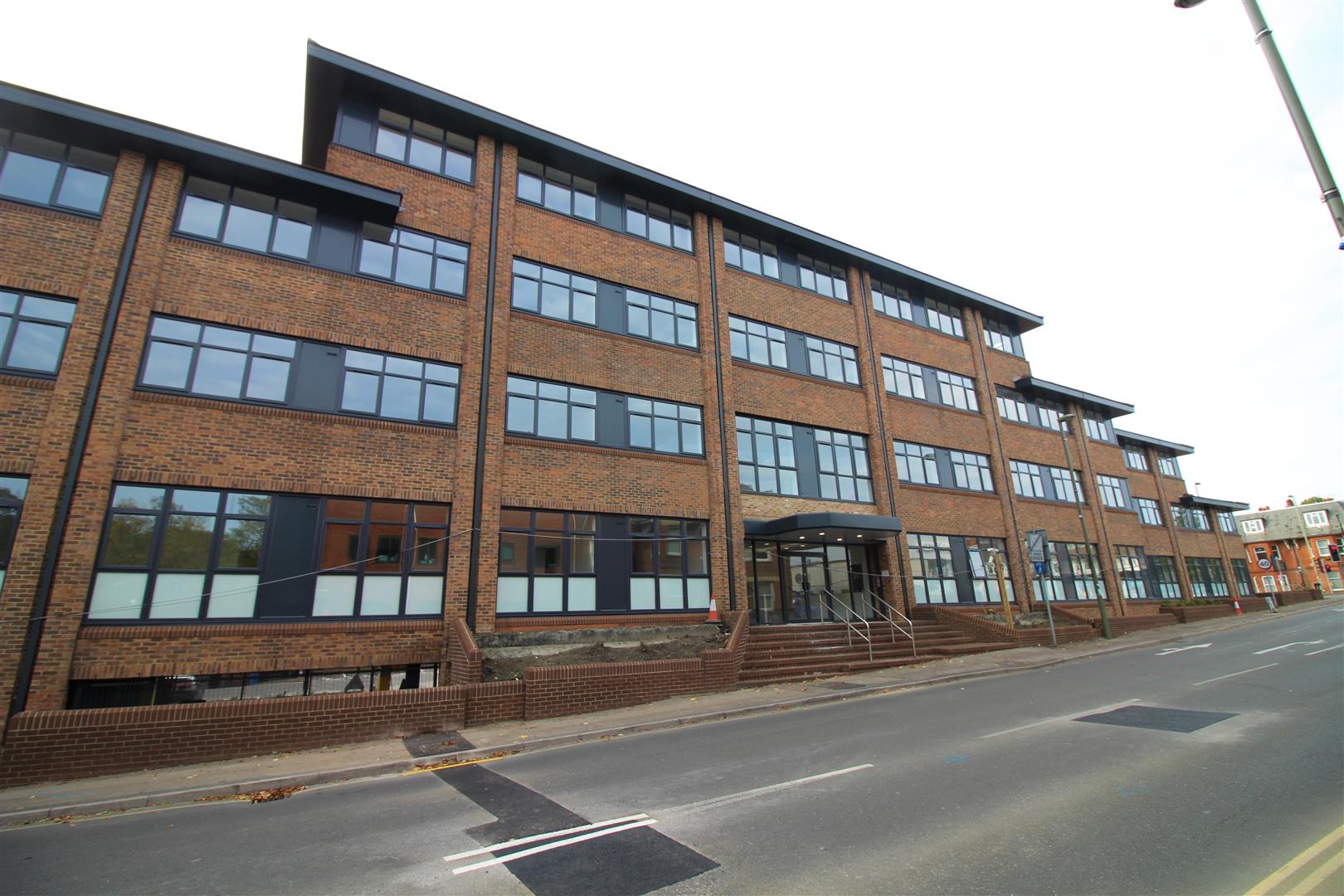 Flat Knoll Road in Surrey Heath