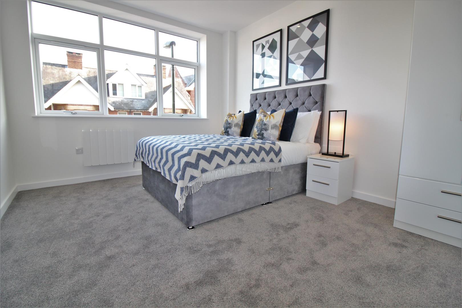 Flat Knoll Road in Surrey Heath