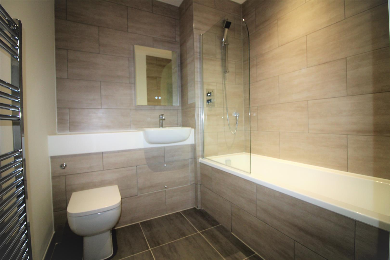 Flat Knoll Road in Surrey Heath