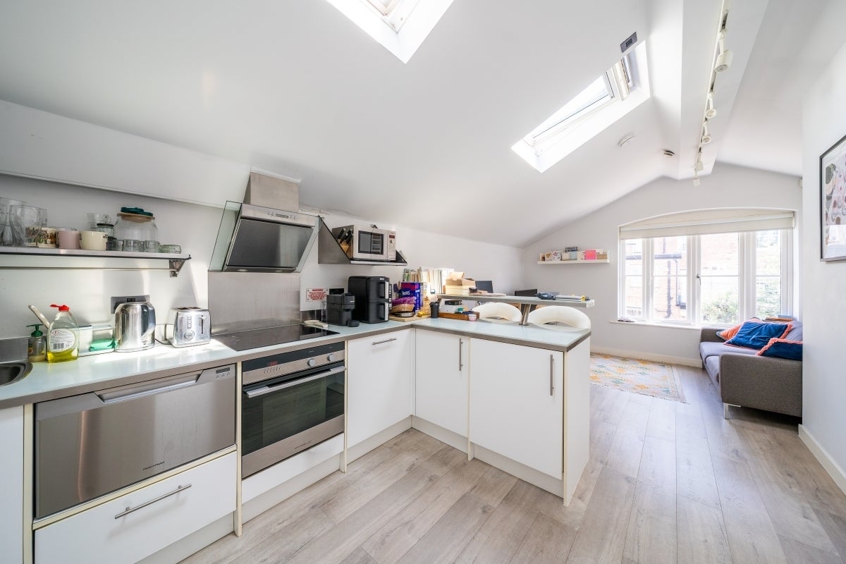 Flat Claylands Place in Greater London