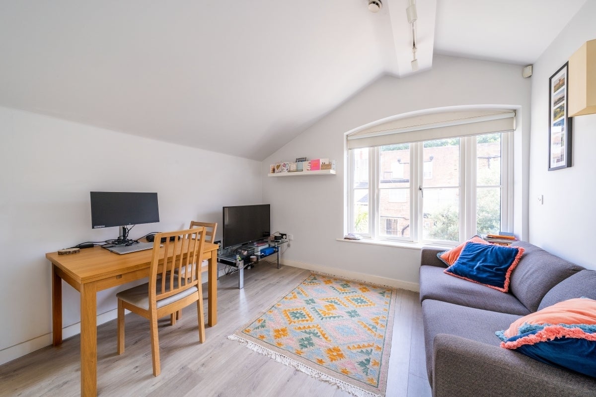 Flat Claylands Place in Greater London