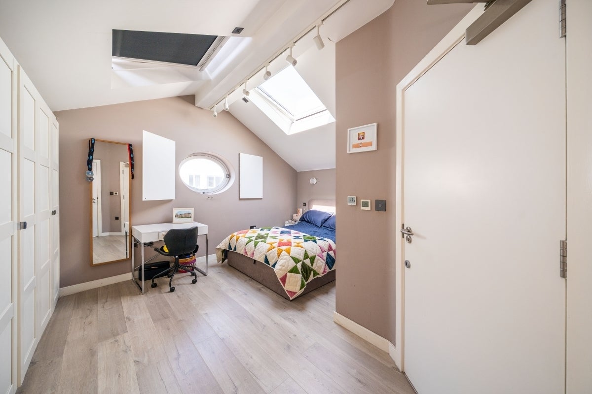 Flat Claylands Place in Greater London