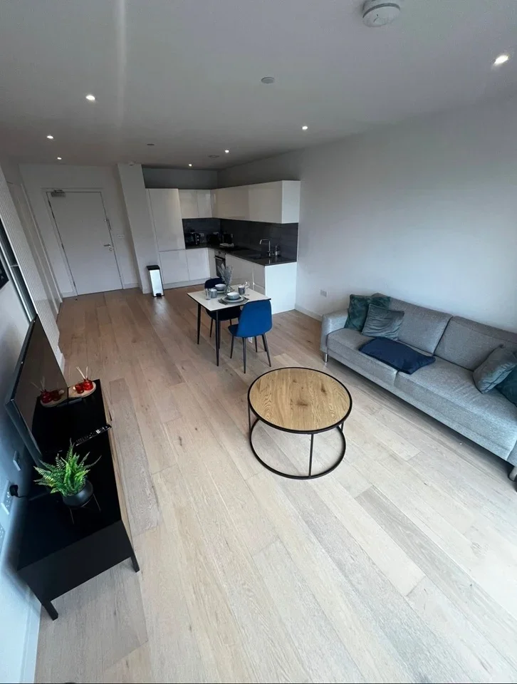 Flat Clipper Street in Greater London