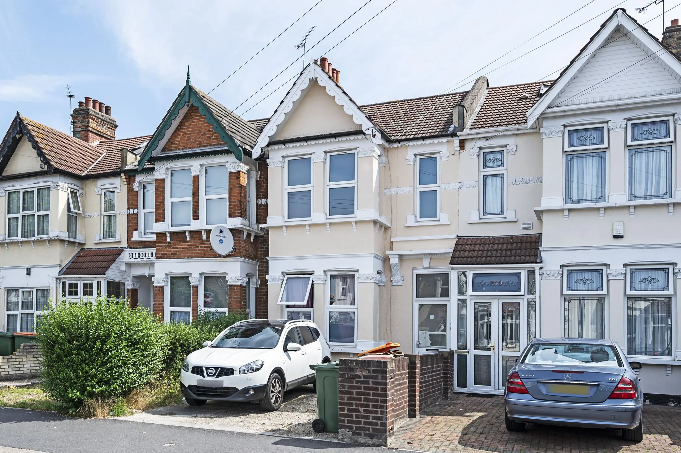Flat Shrewsbury Road in Greater London