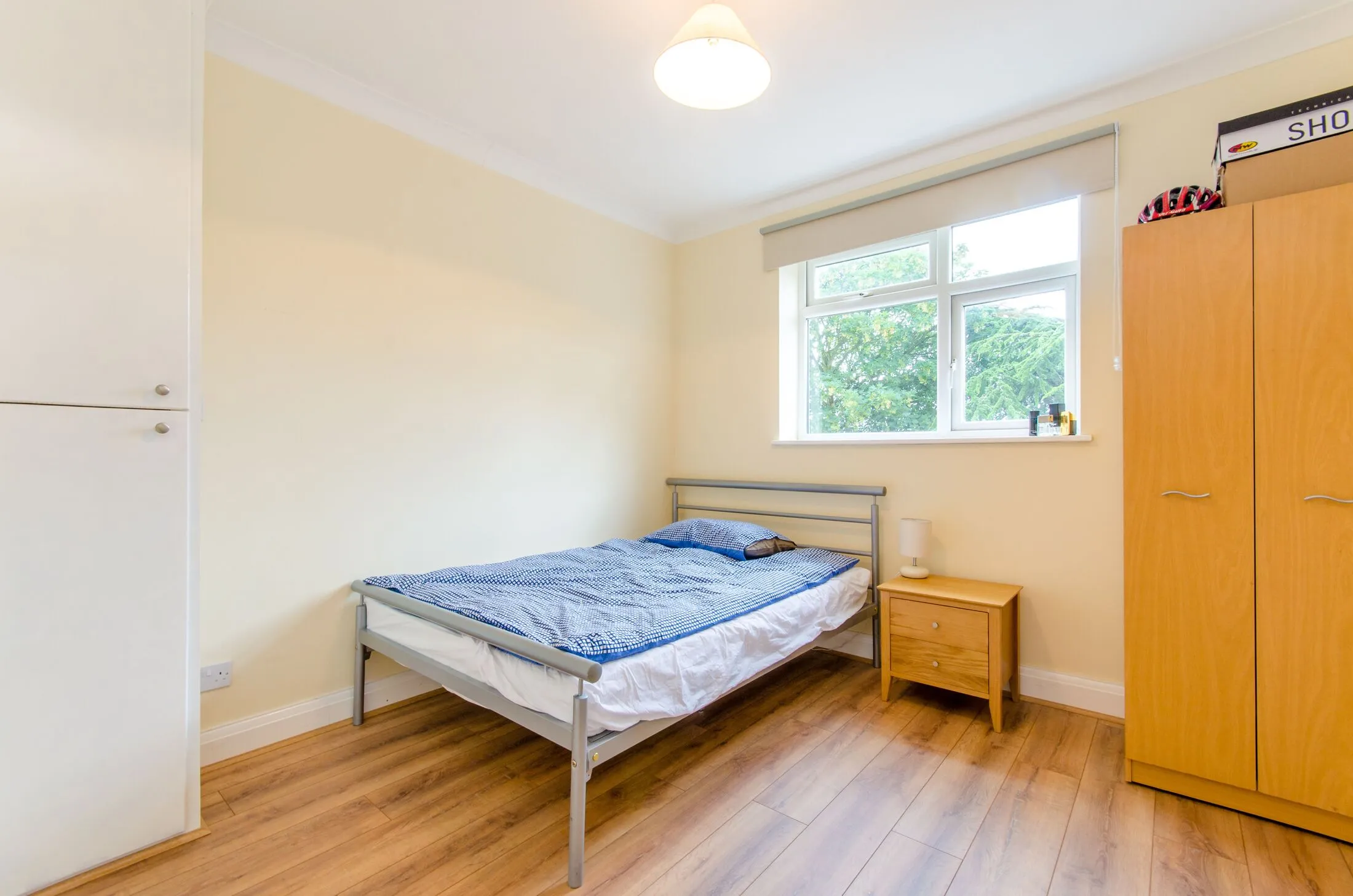 Flat Shrewsbury Road in Greater London