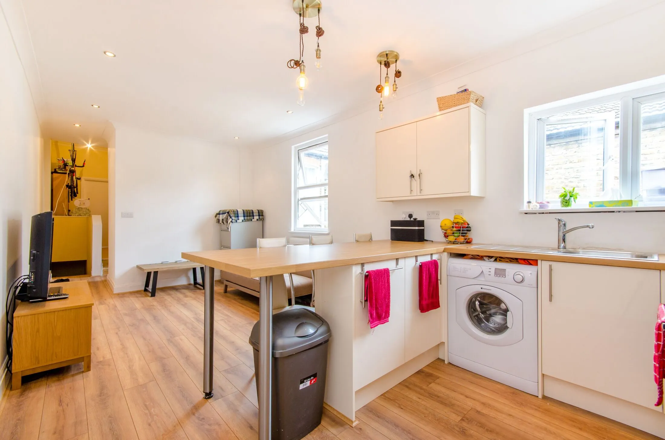 Flat Shrewsbury Road in Greater London