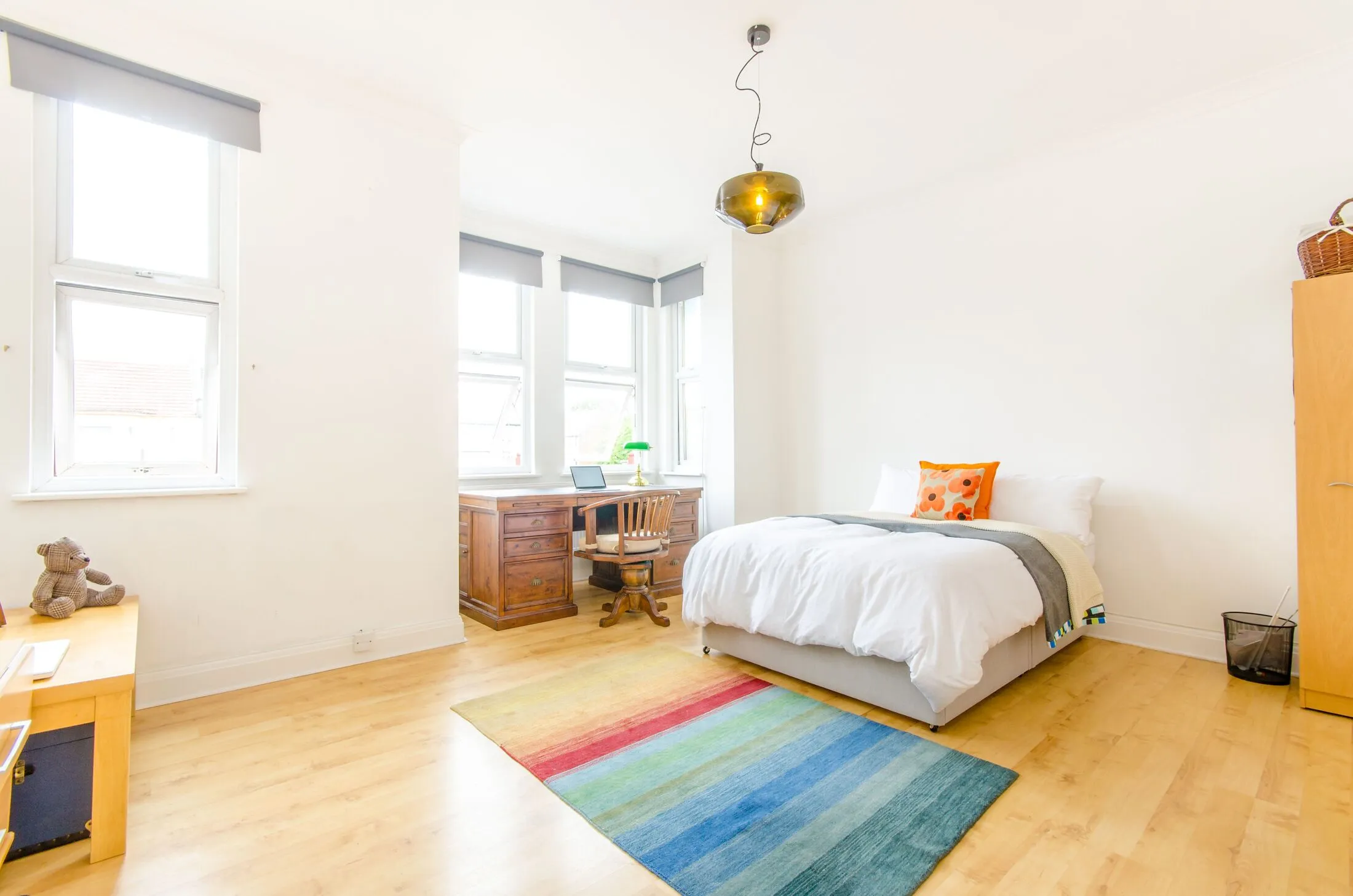 Flat Shrewsbury Road in Greater London