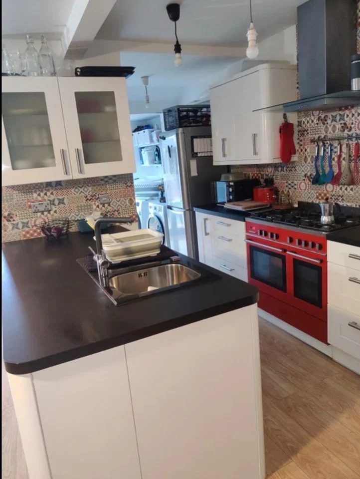 Room Heathway in Greater London